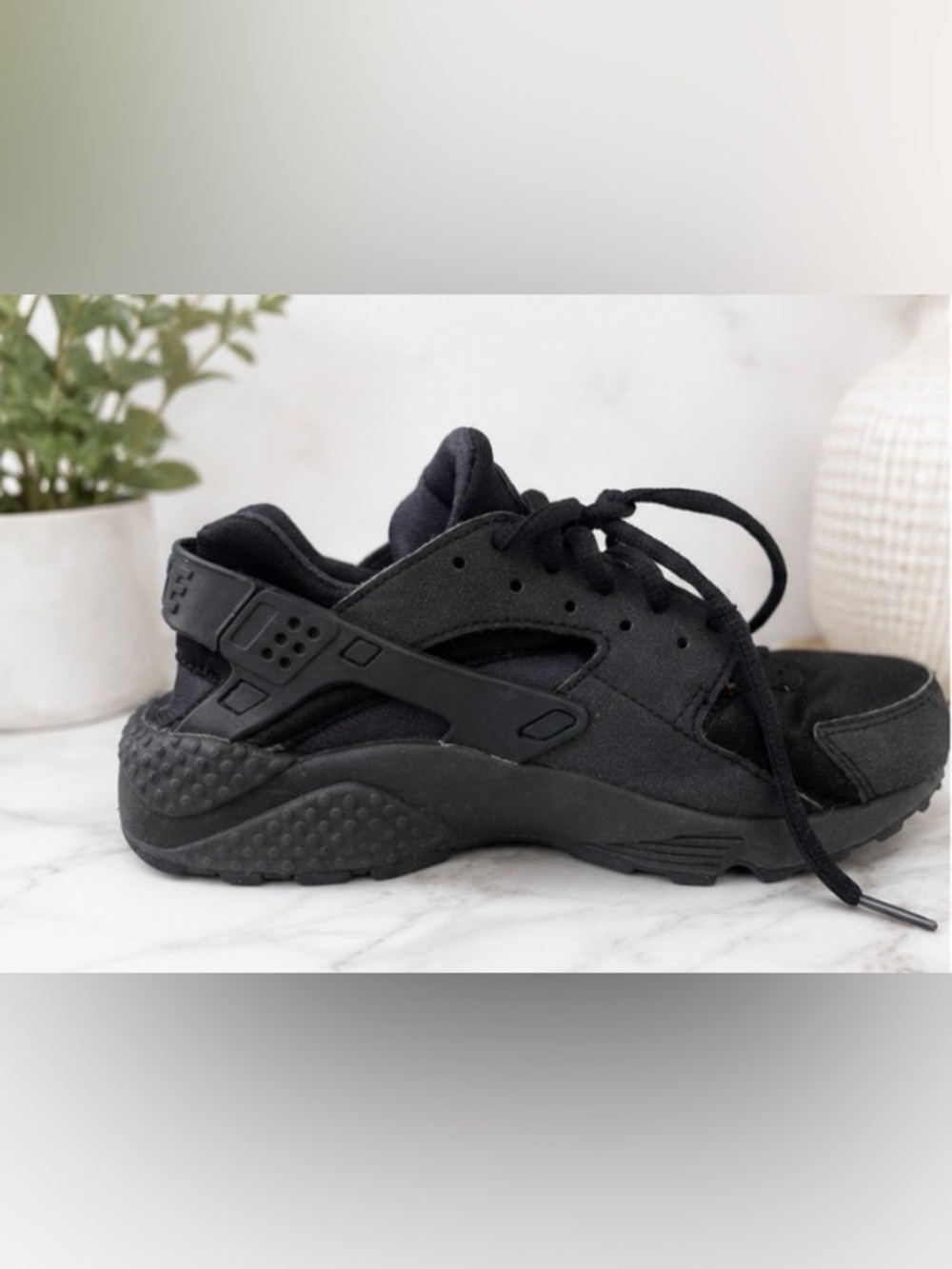 Nike Air Huarache shoes 5Y